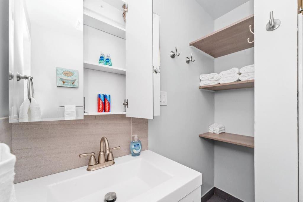 Cozy, Top-Floor 3Br Loft With Balcony In West Town Чикаго Экстерьер фото